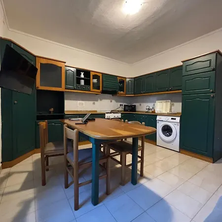 Bright One Bedroom Apartment *