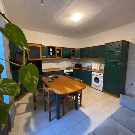 Bright One Bedroom Apartment *